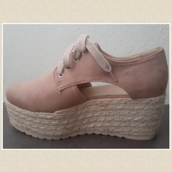 Bakers Shoes - Blush Oxford Platforms Size 7